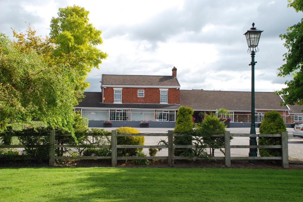Hunters Lodge Hotel Crewe Exterior foto