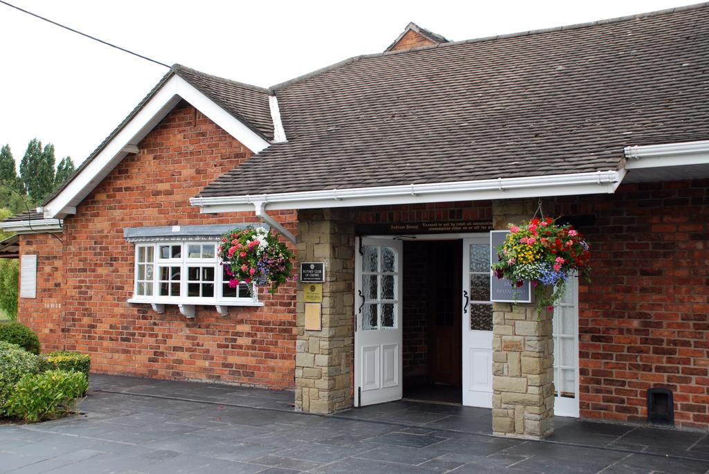 Hunters Lodge Hotel Crewe Exterior foto